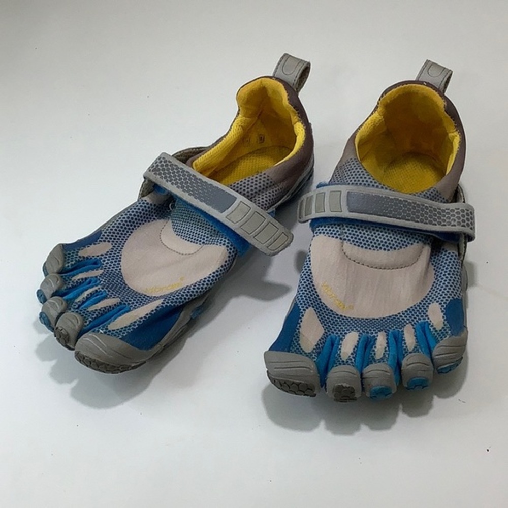 Vibram FiveFingers Trecksport running shoes easy on off Velcro closure size 7